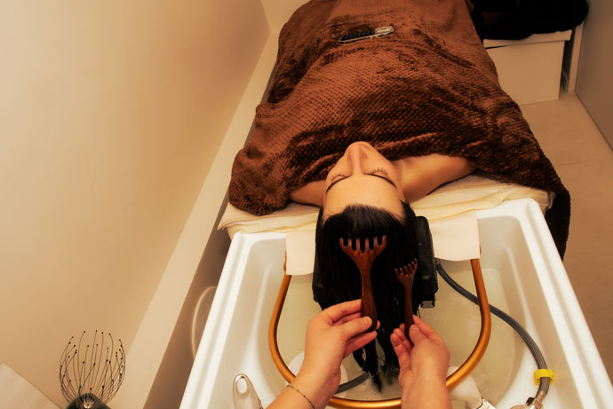 NESSPA-Headspa-massage-tete-peigne
