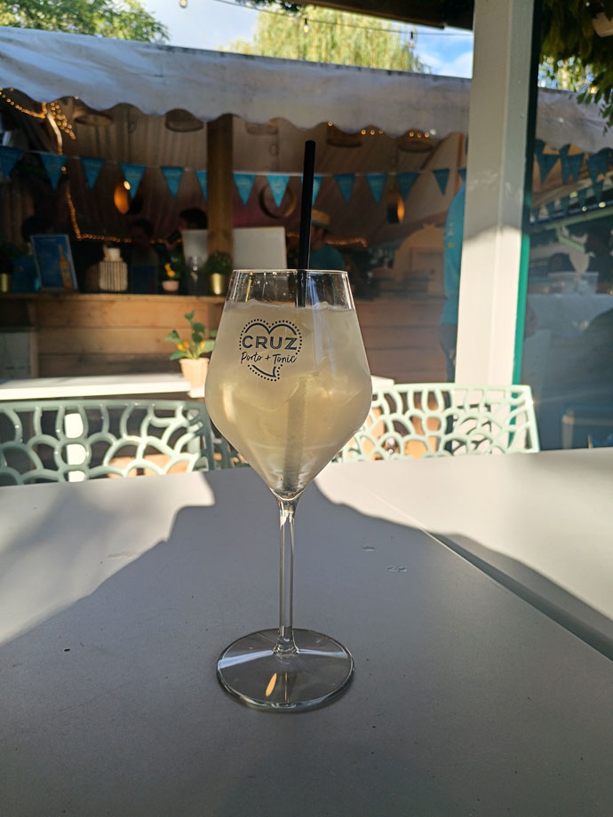 porto-cruz-tonic-cocktail